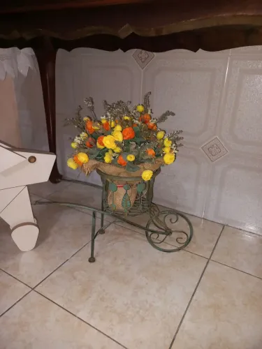 Carrinho em metal decoração