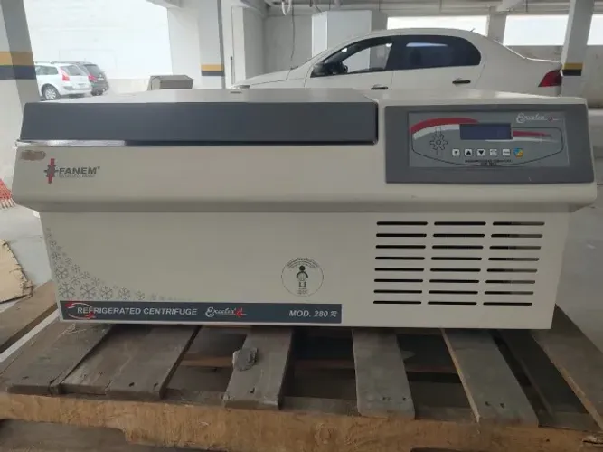 Centrífuga Refrigerada Fanem Excelsa 4 (Mod. 280R) - Performance e Confiabilidade!
