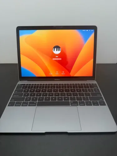 MACBOOK SILVER 2017