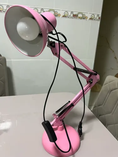 ? Luminária Articulada Rosa para Mesa - Ideal para Manicure e Estudos