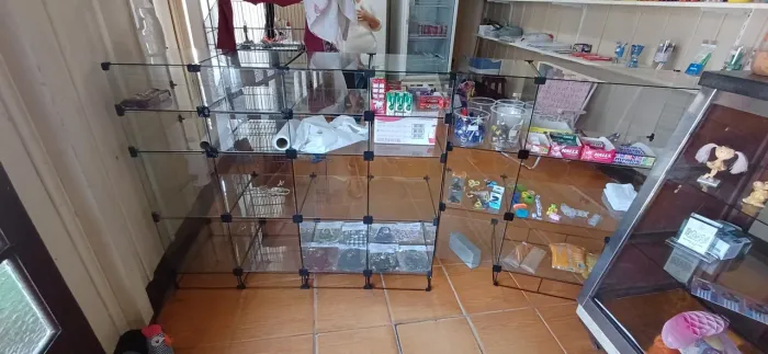 Vendo 2 balcões vidro expositor usados