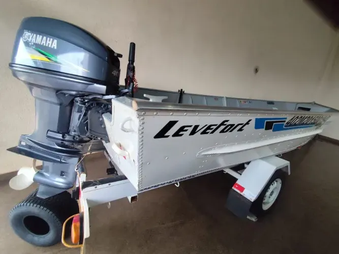 Barco Levefort LARGO e BORDA ALTA + Motor Yamaha 40 + Reboque - novíssimos