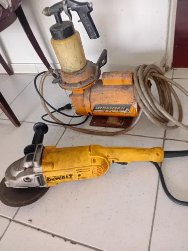 Ferramentas eletrica como  um compressor e uma esmerilhadeira