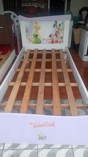 Cama de solteiro de personagem 