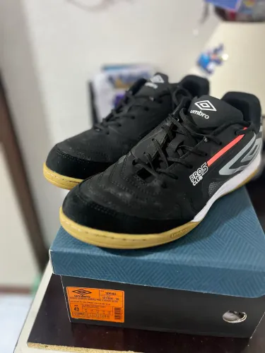 Tenis de futsal umbro pro 5
