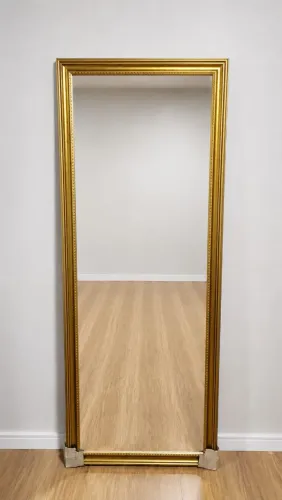 Espelho corpo inteiro com moldura