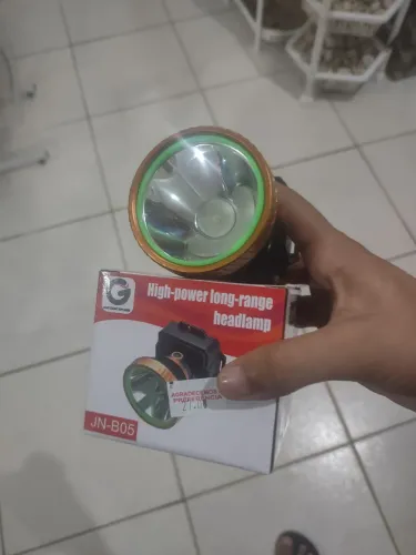 Lanterna de cabeça muito forte
