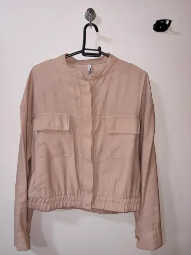 Jaqueta Feminina Bege TAM P | Casaco Leve em Viscose com Bolsos