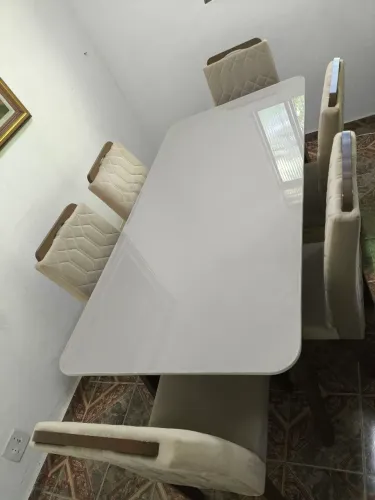 Mesa de jantar com tampo de vidro