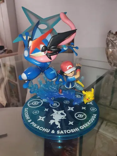Pokémon Megahouse Greninja e Ash com Pikachu