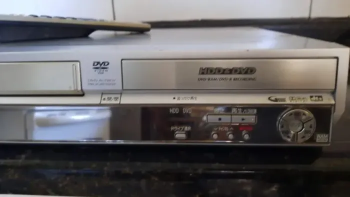 Gravador de dvd Panasonic Dmr e250v com controle bem conservado