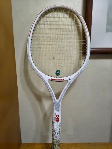 Raquete de tênis vintage 
