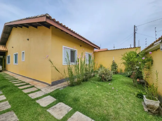 Casa à Venda em Jardim Barra de Jangada, Peruíbe - SP