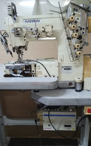 Galoneira eletrônica cilíndrica com refilador lateral para bainhas de camisetas e similar