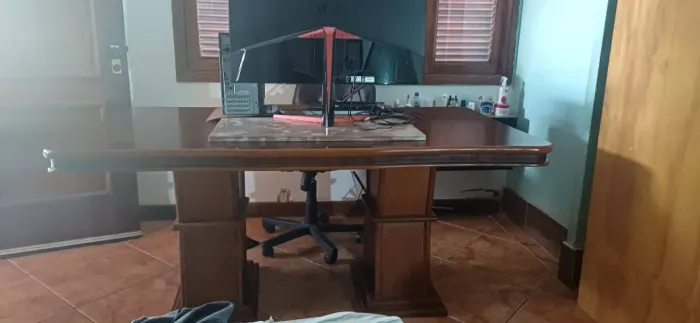 Mesa de madeira macica de jantar ou escritório lindíssima anos 80