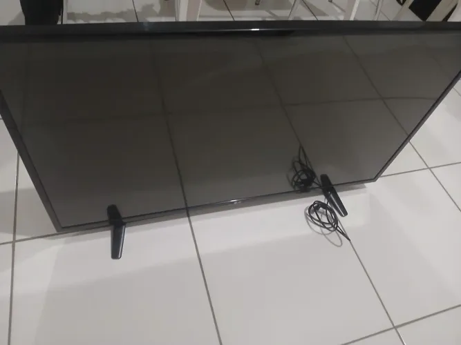 Tv LG 43 polegadas (tela quebrada) ler descrição