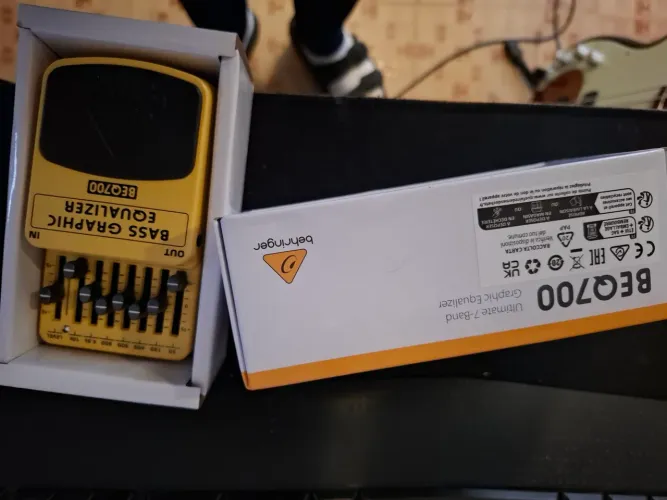 Pedal Equalizador para Baixo. BEQ 700 Behringer.