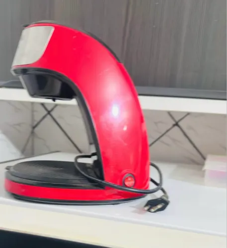 Cafeteira Elétrica Mondial Smart Coffee Cor Vermelho/inox 110v possui as duas canecas