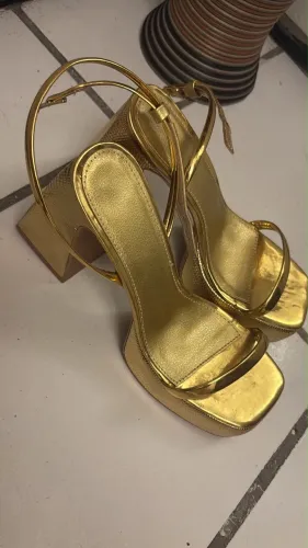Sandália nova zerooooo linda e elegante