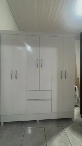 Vendo guarda-roupa infantil grande todo branco