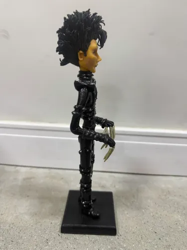 Edward mãos de tesoura - figura em biscuit 