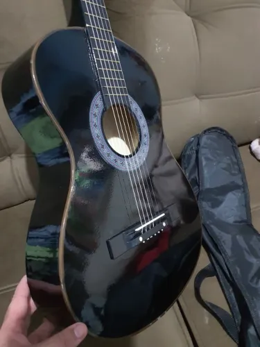 Vende-se violão Queen's