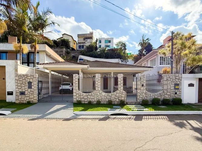 Casa Linear com 3 quartos à venda no condomínio Bosque Imperial em Juiz de Fora/MG.