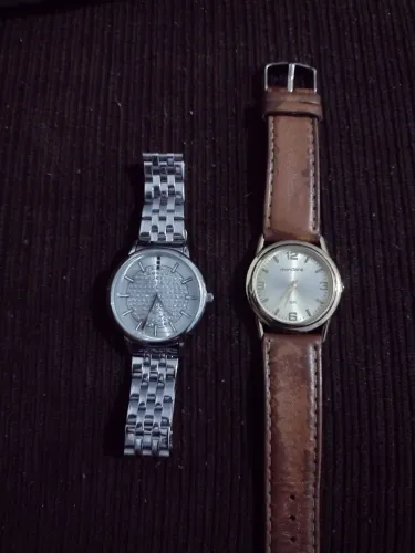 Dois relógios originais Mondaine 