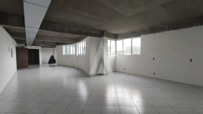 Sala comercial composto de 12 Salas e 07 BWC´s no bairro Bucarein em Joinville - SC