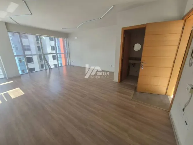 Sala comercial para locação no Itacorubi com 37 m2 de área