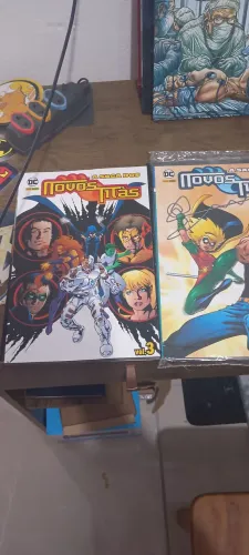 HQs a saga dia novos titãs e kamandi