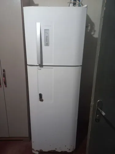 Vende-se Geladeira Eletrolux