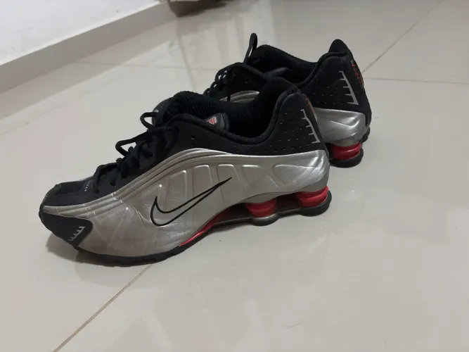 Tênis Nike shox R4