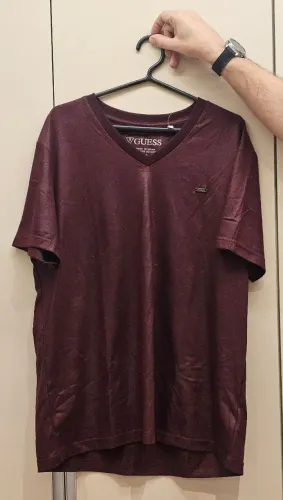 blusa camiseta feminina guess cor vinho tamanho gg na etiqueta