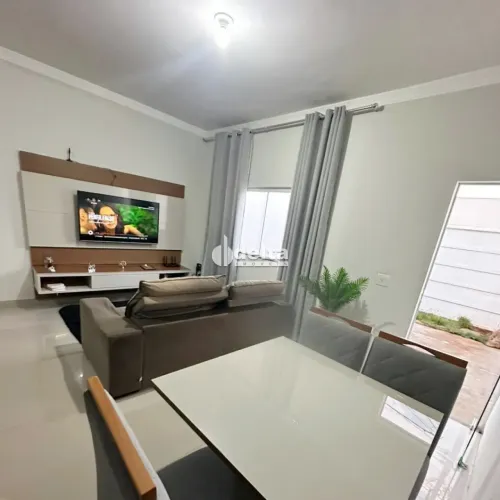 Casa geminada disponível para venda no bairro Jardim Holanda em Uberlândia MG