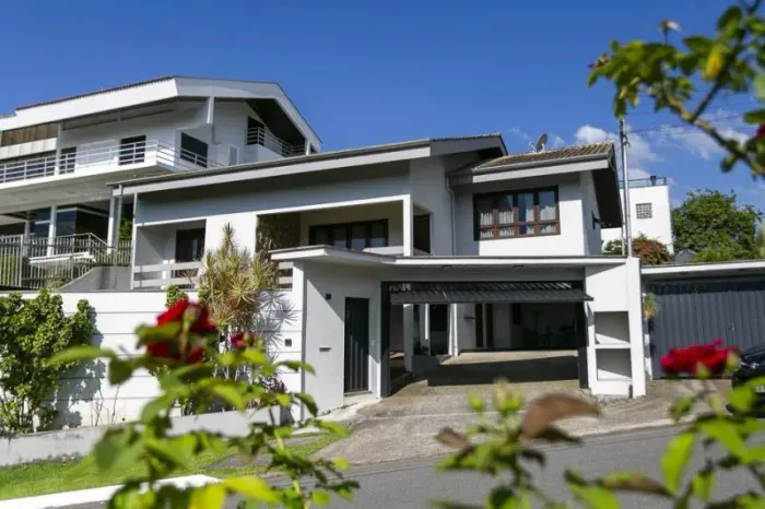 CASA COM 3 SUÍTES, PISCINA NO BAIRRO JARDIM MALUCHE
