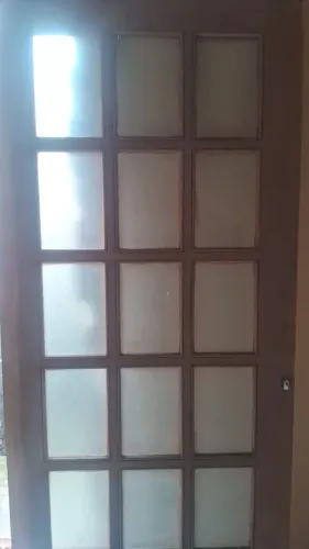PORTA DE CORRER EM MADEIRA TRATADA! VERNIZADA! COM VIDRO!