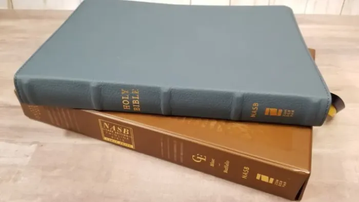 BÍBLIA SAGRADA - em Inglês - ZONDERVAN NASB - Capa Couro de Búfalo Legítimo Importada