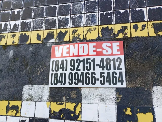 Vende-se prédio