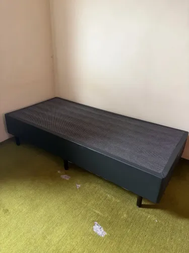 Cama box solteiro 88 corino preto pés em madeira