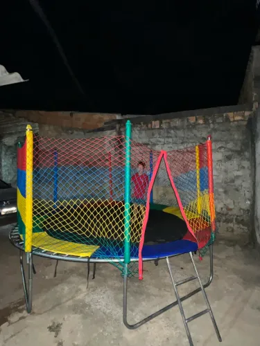 Locação pula pula, piscina de bolinhas e escorregadores
