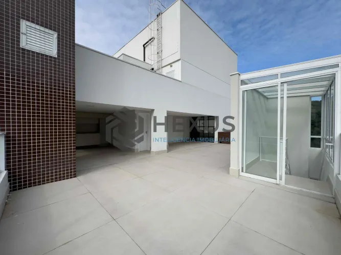 Cobertura duplex com piscina e área gourmet na Praia das Pitangueiras, Guaruja