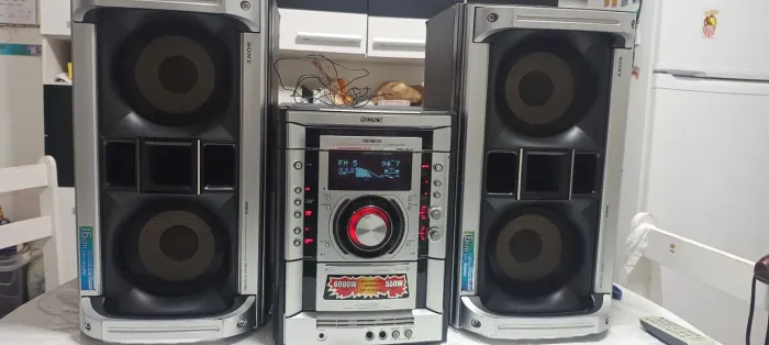 MINI SYSTEM SONY MHC GNX90 COM 550 WATTS RMS DE POTÊNCIA.