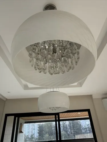 Lustre em vidro e pendentes em cristal
