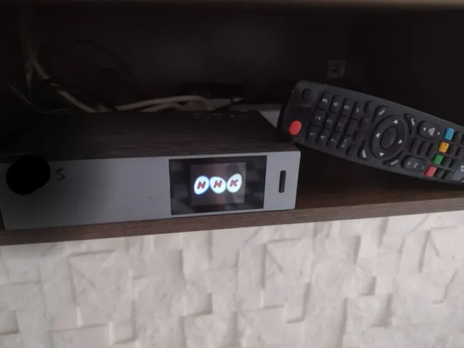 Receptor com controle e fonte