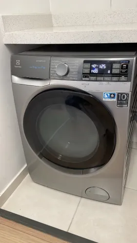 Lava e seca com Wi-Fi Electrolux