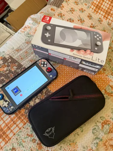 Nintendo Switch Lite Cinza Claro Destravado + SD 128gb lotado de jogos