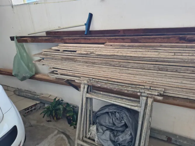 Vende se taboas de 3.50 metros de 30 centímetro e 6 caibos de 6 metross 