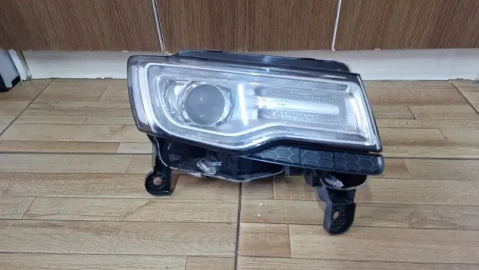 Farol Direito Jeep Cherokee 2014 