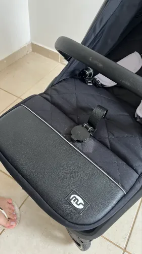 Carrinho de bebê NOVO